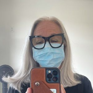 Meet your Posher, Joya